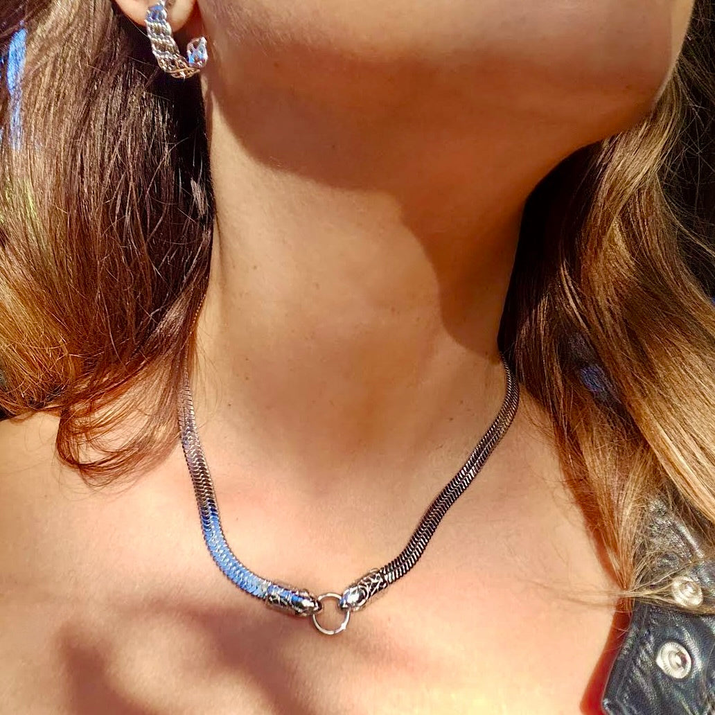 Choker à chaîne plate style serpent