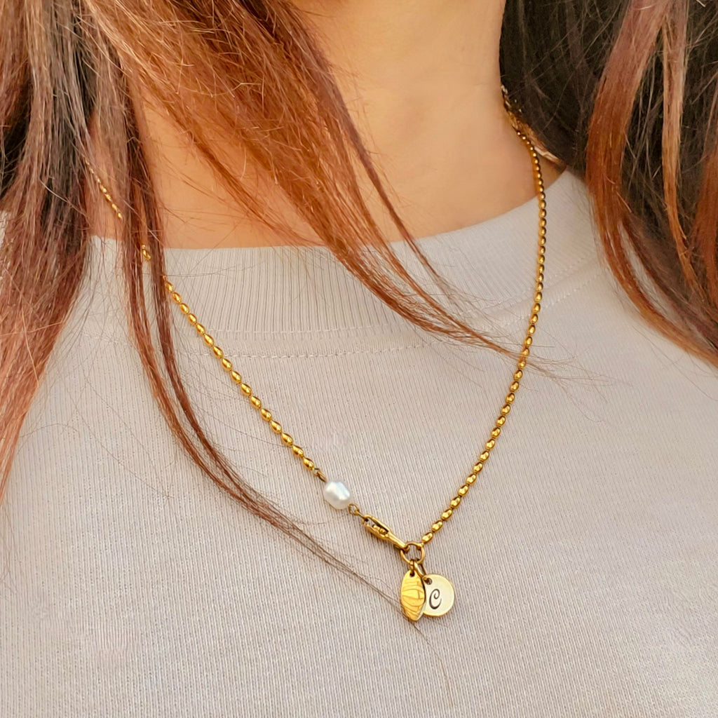 Collier initiale personnalisable avec perle naturelle