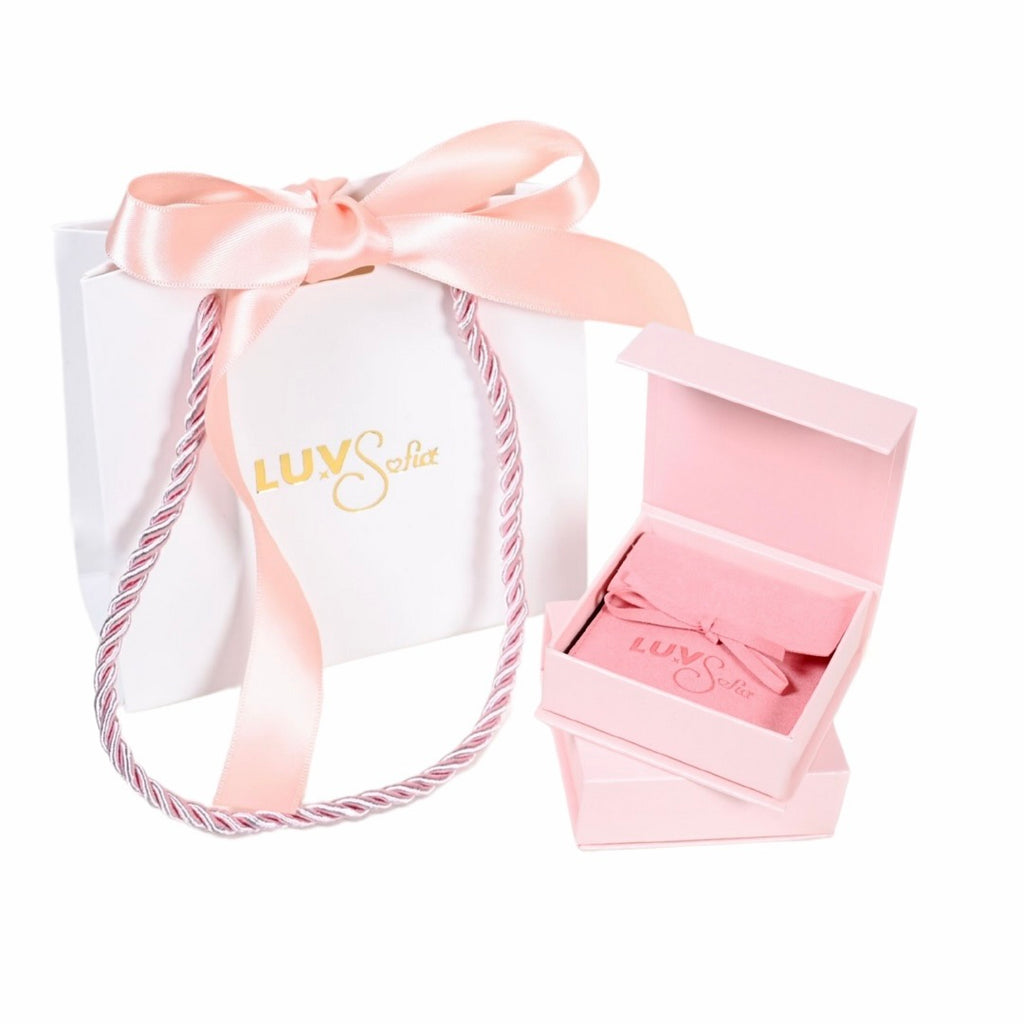 a gift packaging for jewelry that includes a jewelry box and a shopper bag with pink bow tie.